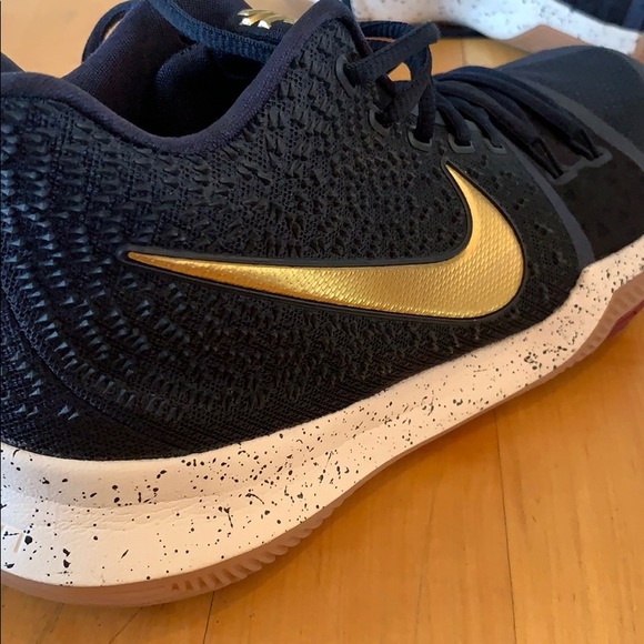 Men’s size 10.5 Kyrie Irving basketball shoes - Picture 5 of 5